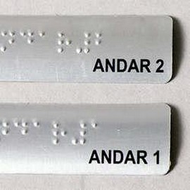 Placas sinalização braille